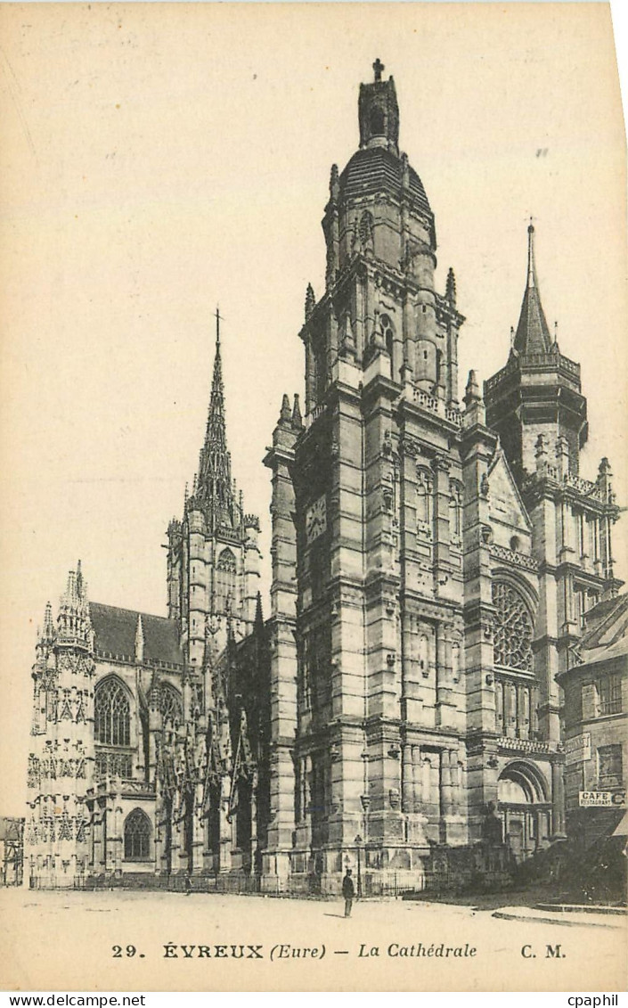 CPA Evreux Eure la Cathedrale