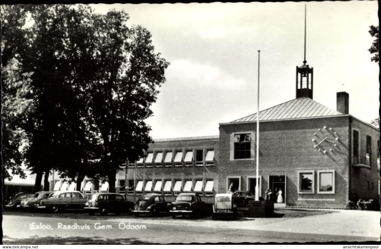 CPA Exloo Drenthe Niederlande, Rathaus Gemeinde Odoorn, Autos