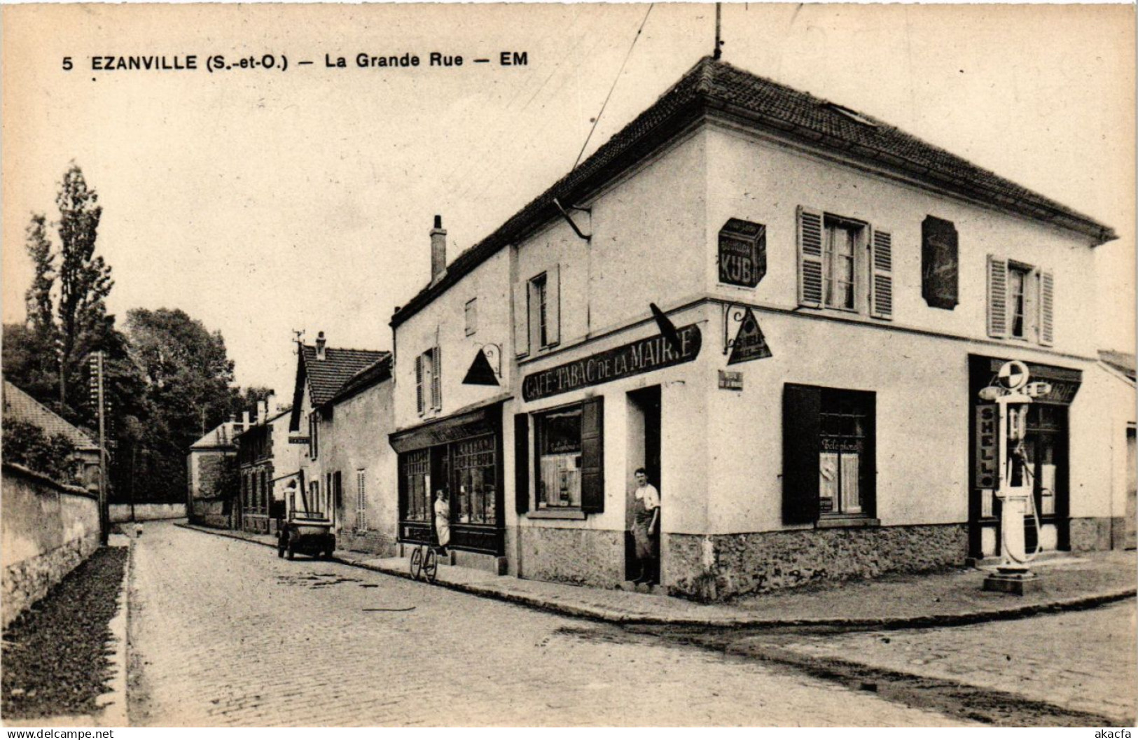 CPA EZANVILLE - La Grande Rue (380983)