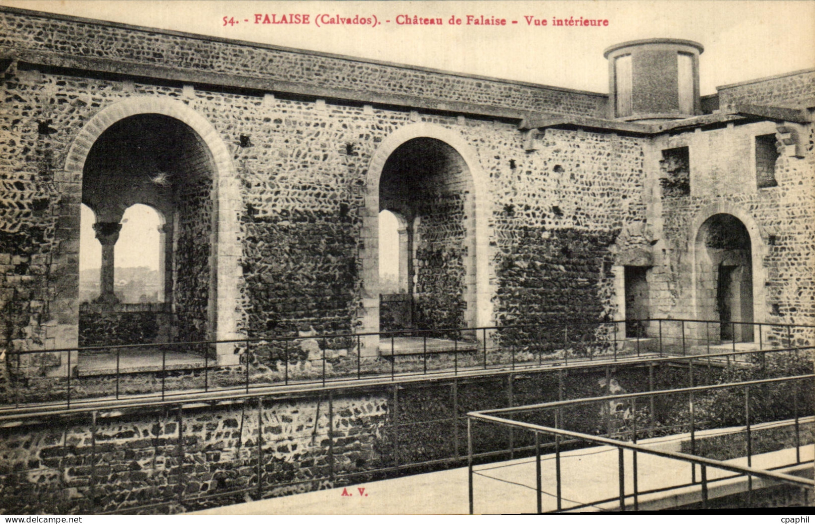 CPA Falaise Chateau de Falaise Vue interieure