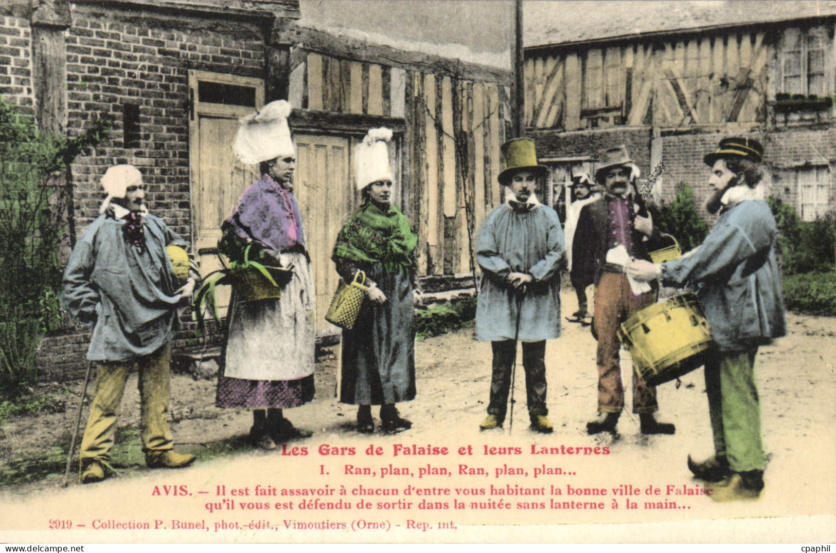 CPA Falaise La lanterne du gars de Falaise Folklore Costume
