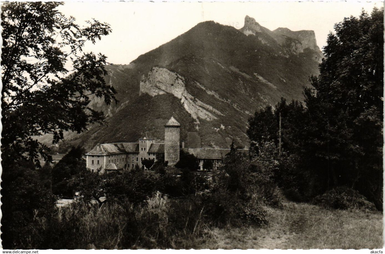 CPA FAVERGES - Le Chateau et l'Arclozan (691505)