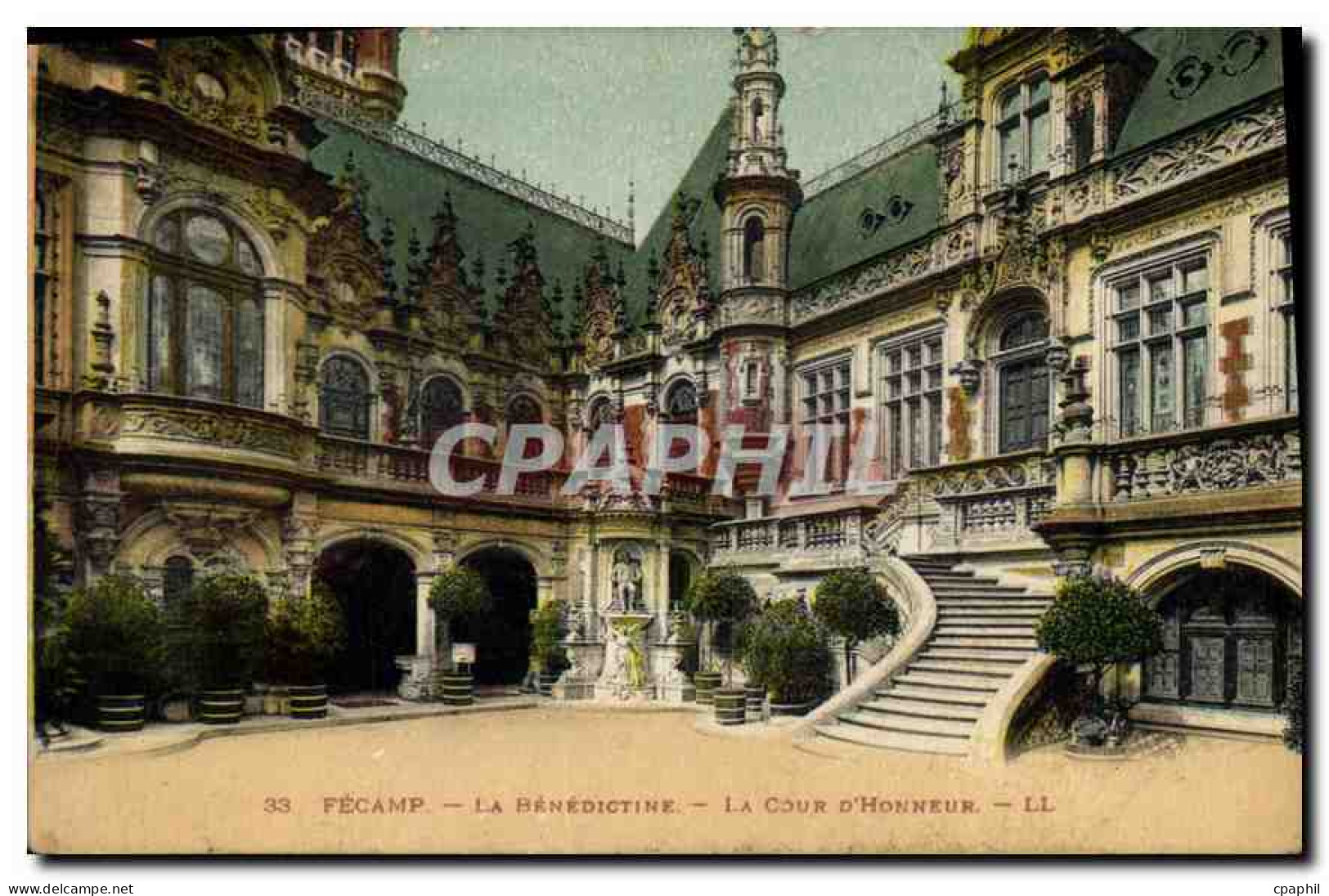CPA Fecamp La Benedictine la cour d'Honneur