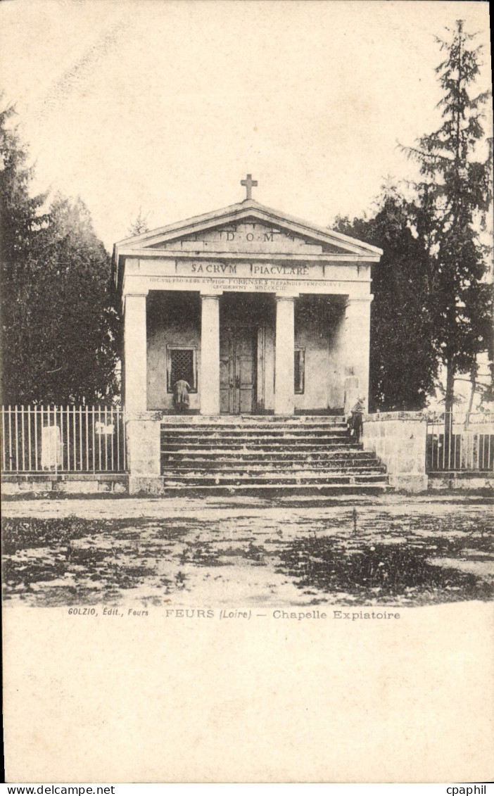 CPA Feurs Chapelle Expiatoire