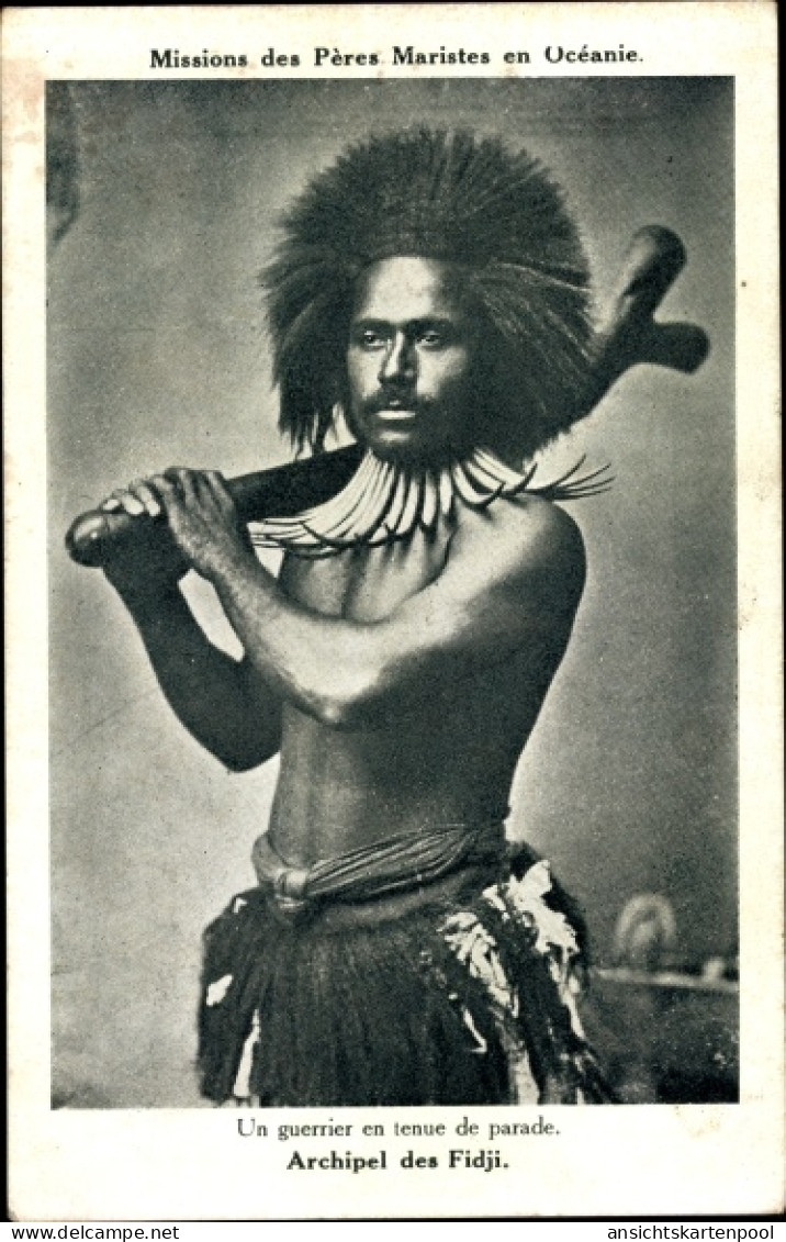CPA Fidschi Inseln, un guerrier en tenue de parade, Missions des Peres Maristes
