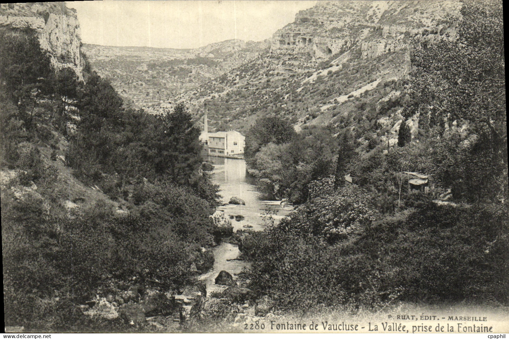 CPA Fontaine De Vaucluse La vallee prise de la fontaine