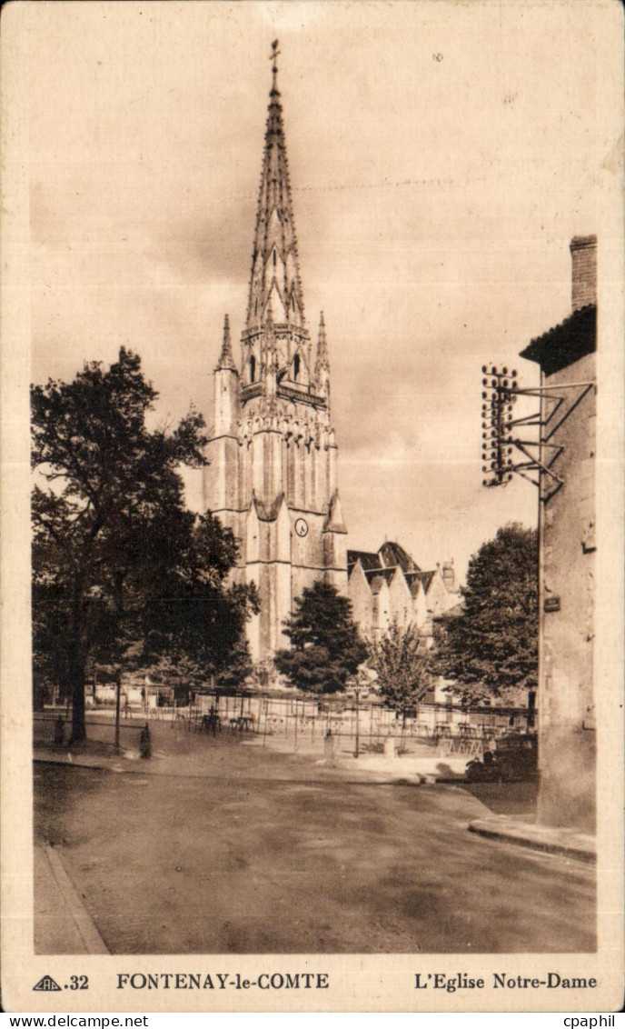 CPA Fontenay Le Comte L Eglise Nortre Dame