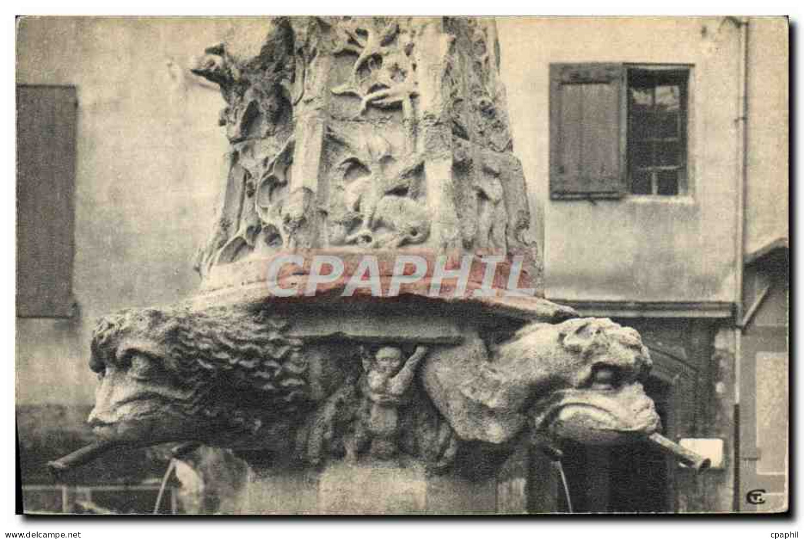 CPA Forcalquier Curieux detail de la fontaine St Michel