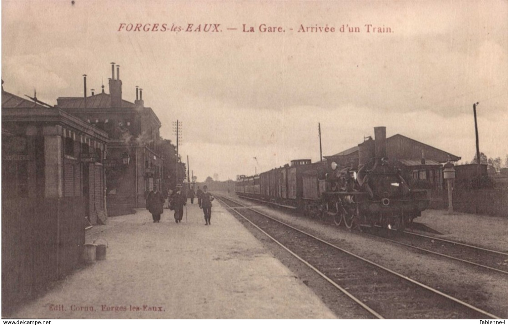 CPA - Forges-les-Eaux - La Gare - Arrivée d'un Train