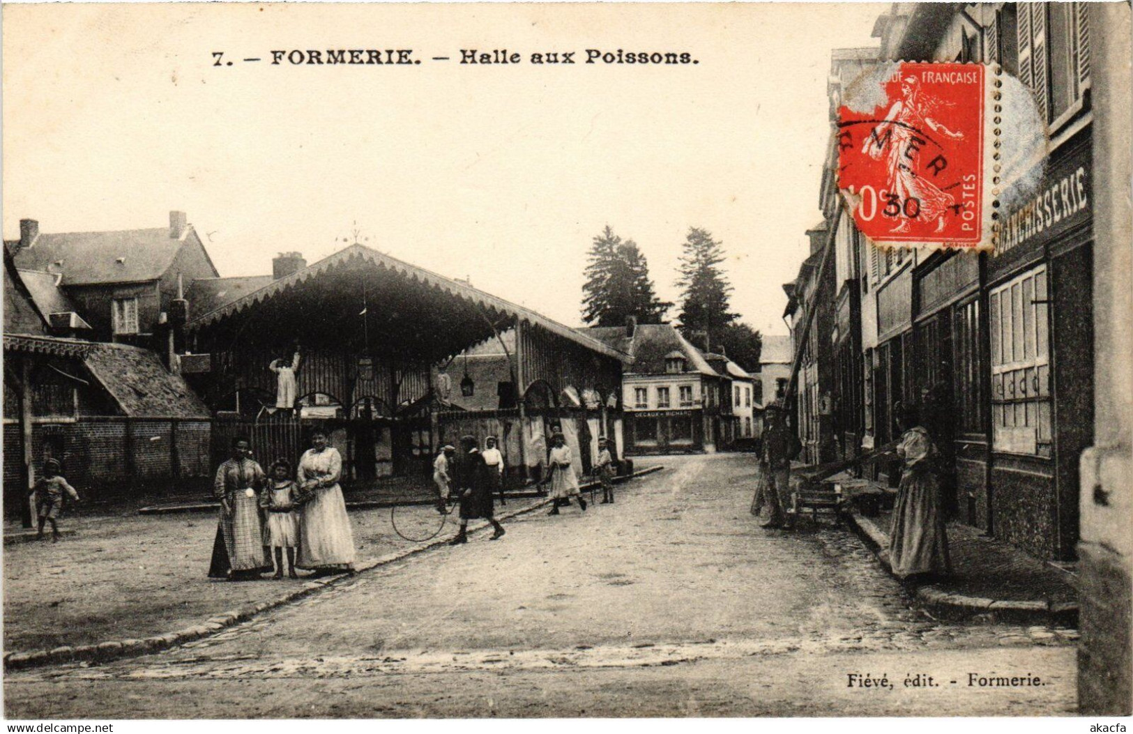 CPA Formerie Halle Aux Poissons (1186100)