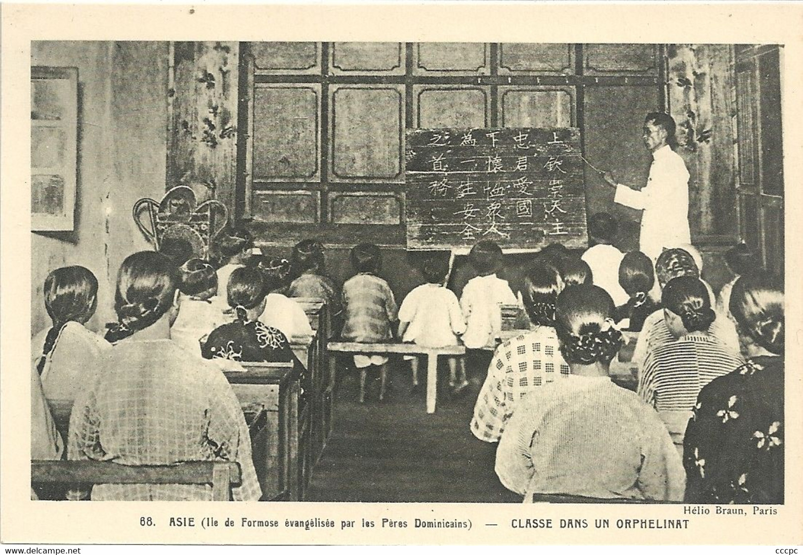 CPA Formose Ile évangélisée par les Pères Dominicains Classe dans un Orphelinat
