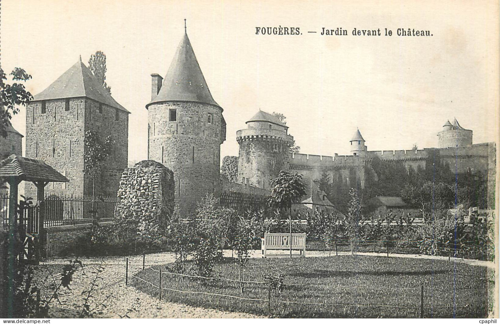 CPA Fougeres Jardin devant le chateau