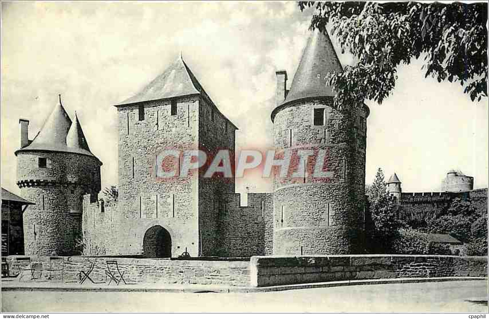 CPA Fougeres Le Chateau l'Entree