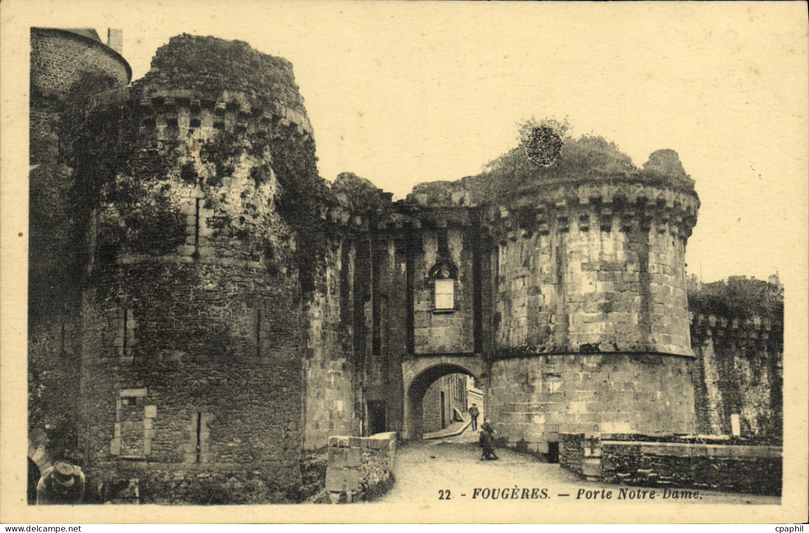 CPA Fougeres Porte Notre Dame