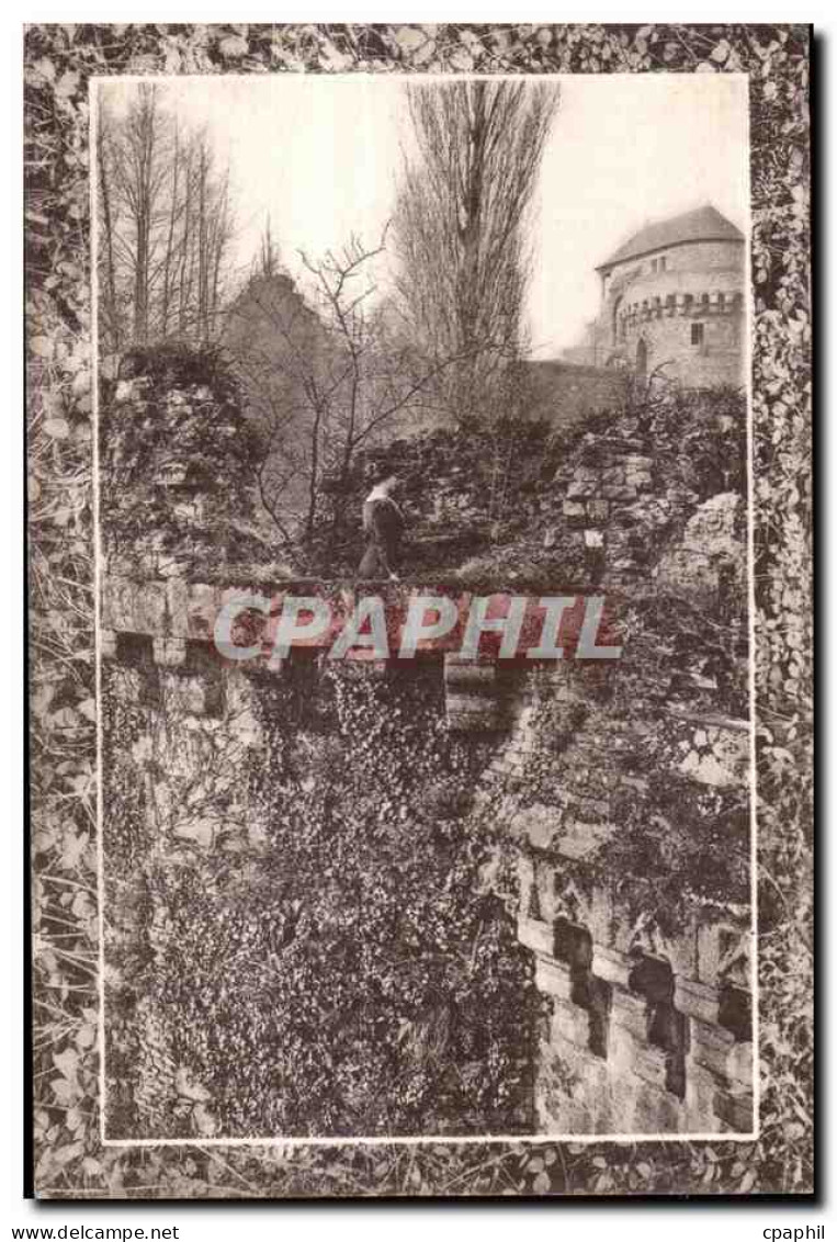 CPA Fougeres Vitre Mont St Michel Chareau de Fougeres La Tour nde PIeguen