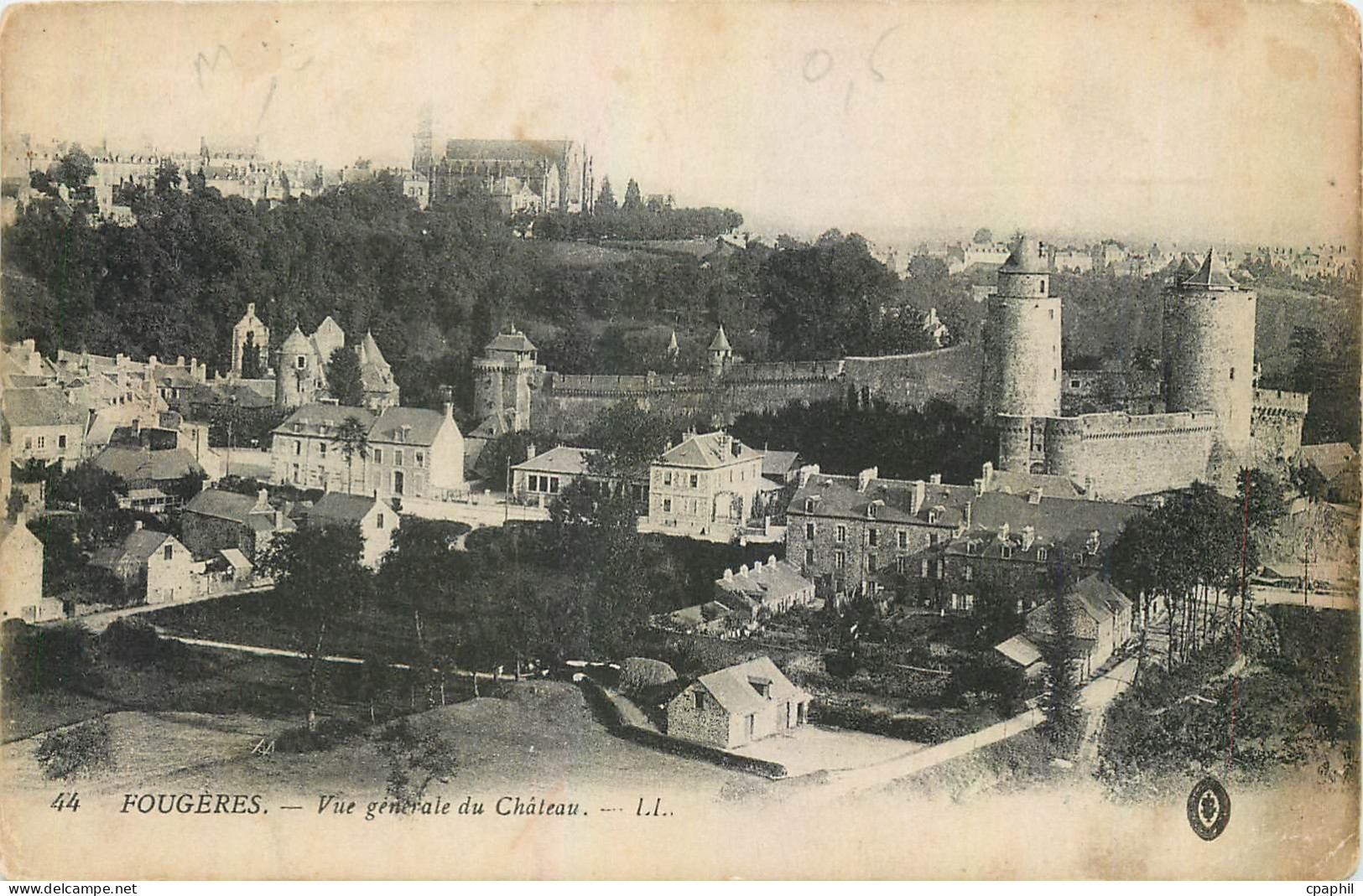 CPA Fougeres Vue generale du Chateau