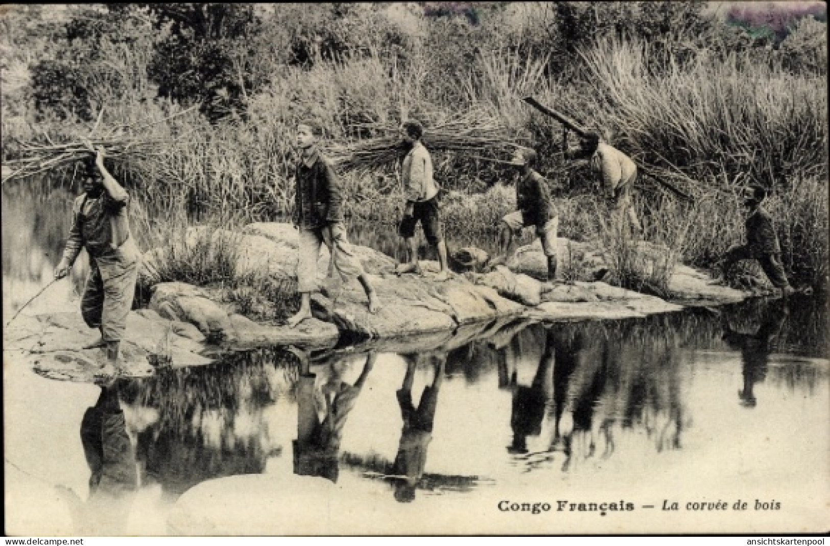 CPA Französisch Kongo, Holzarbeiter transportieren