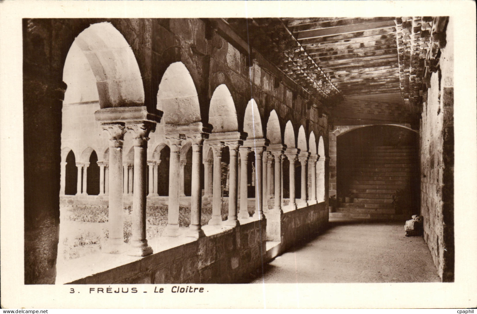 CPA Frejus Le Cloitre