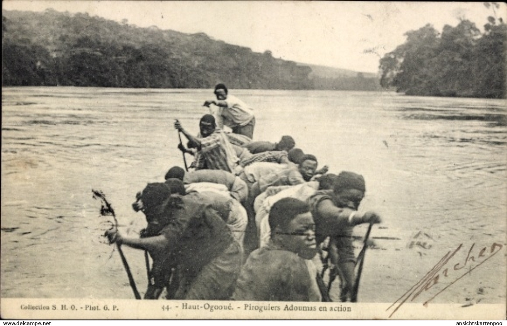 CPA Gabun, Haut Ogooué, Piroguiers Adoumas en action