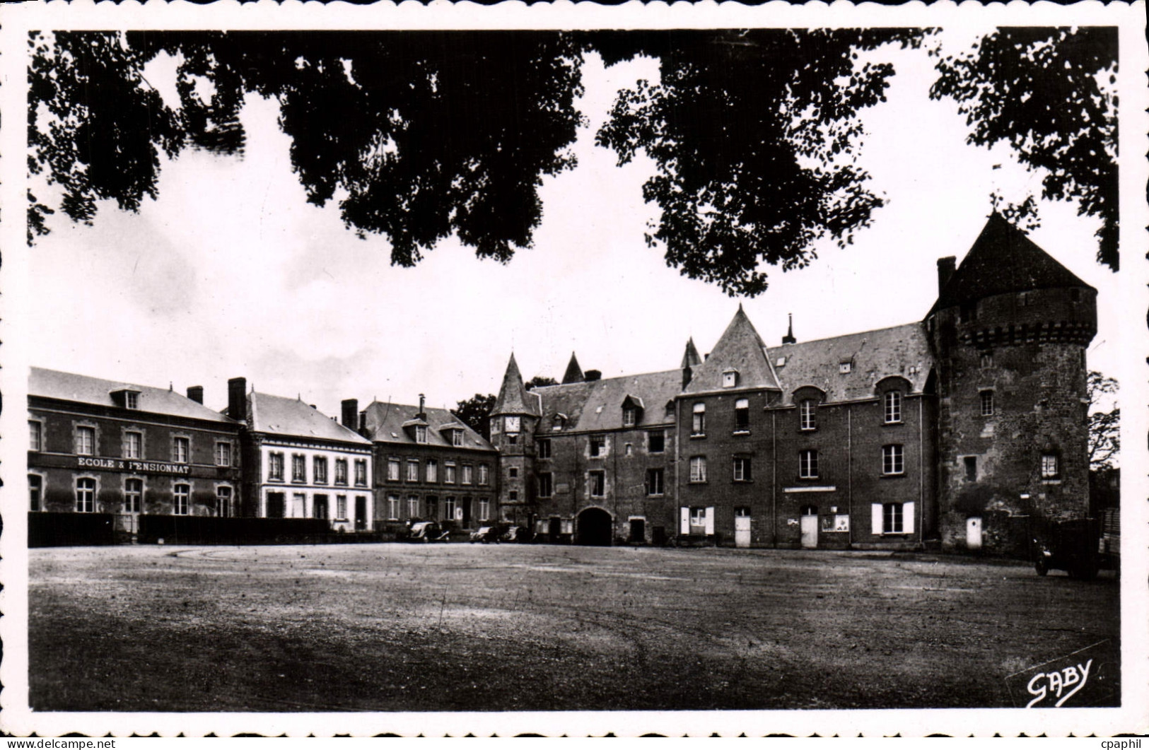 CPA Gace Orne Place du Chateau