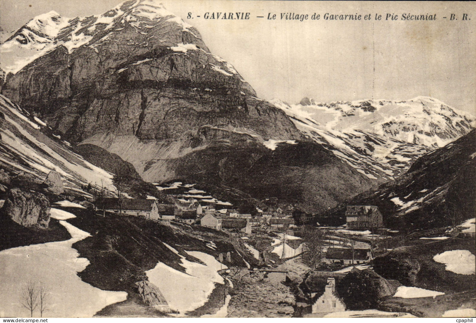 CPA Gavarnie Le Village de Gavarnie et le Pic Secuniat
