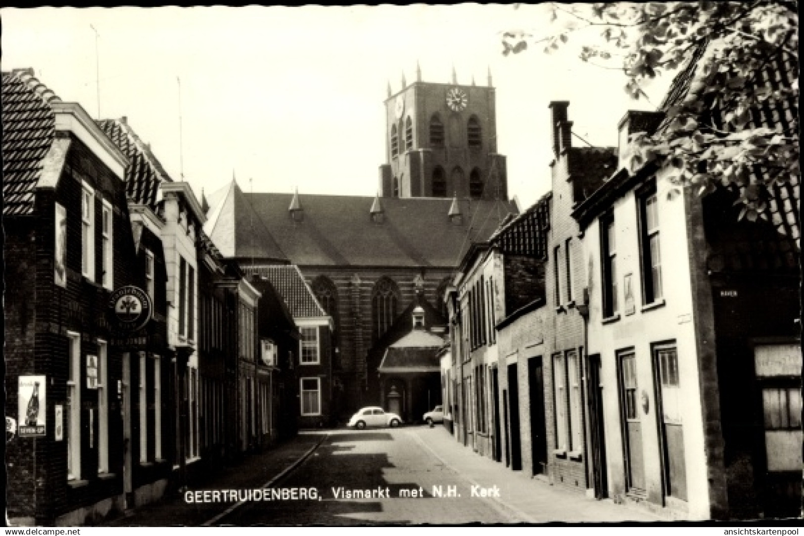 CPA Geertruidenberg Nordbrabant Niederlande, Vismarkt met N.H. Kerk