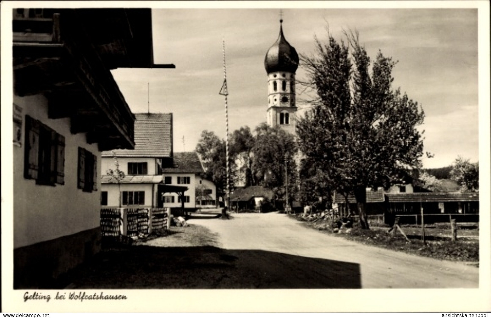 CPA Gelting Geretsried in Oberbayern, Gelting bei Wolfratshausen, Kirche, Straßenansicht, foto