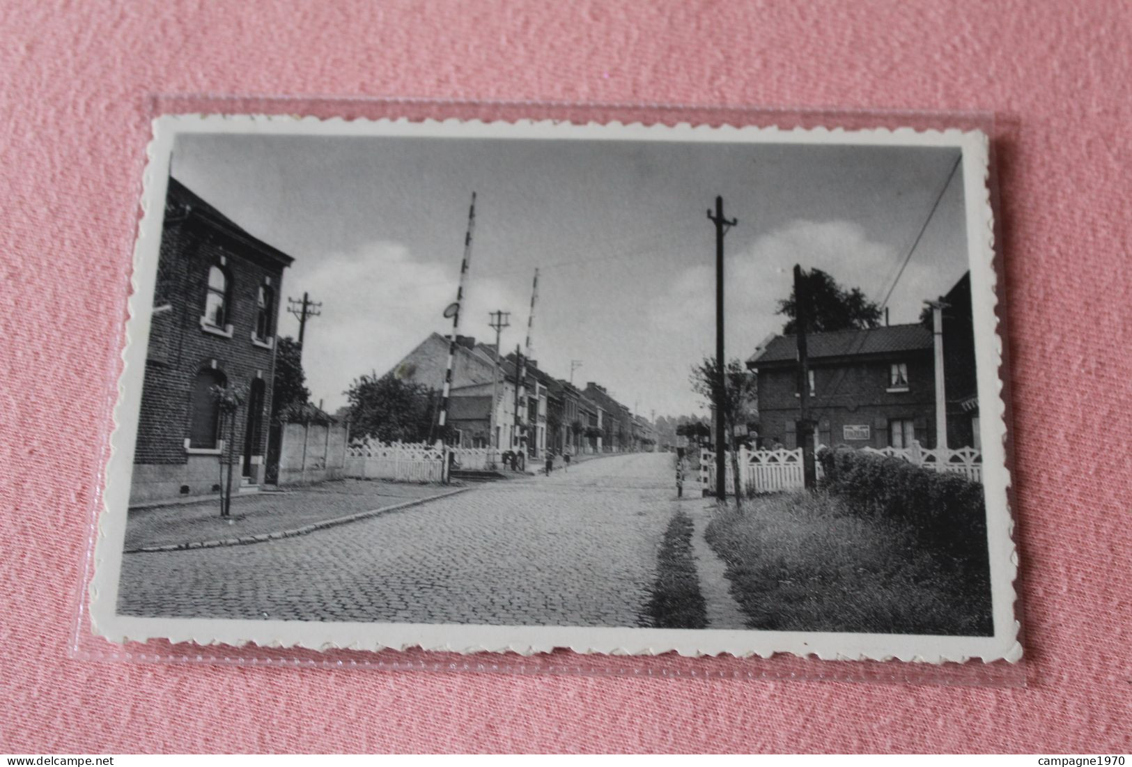 CPA - GENLY ( QUEVY FRAMERIES ) - POINT D'ARRET ( PASSAGE A NIVEAU )