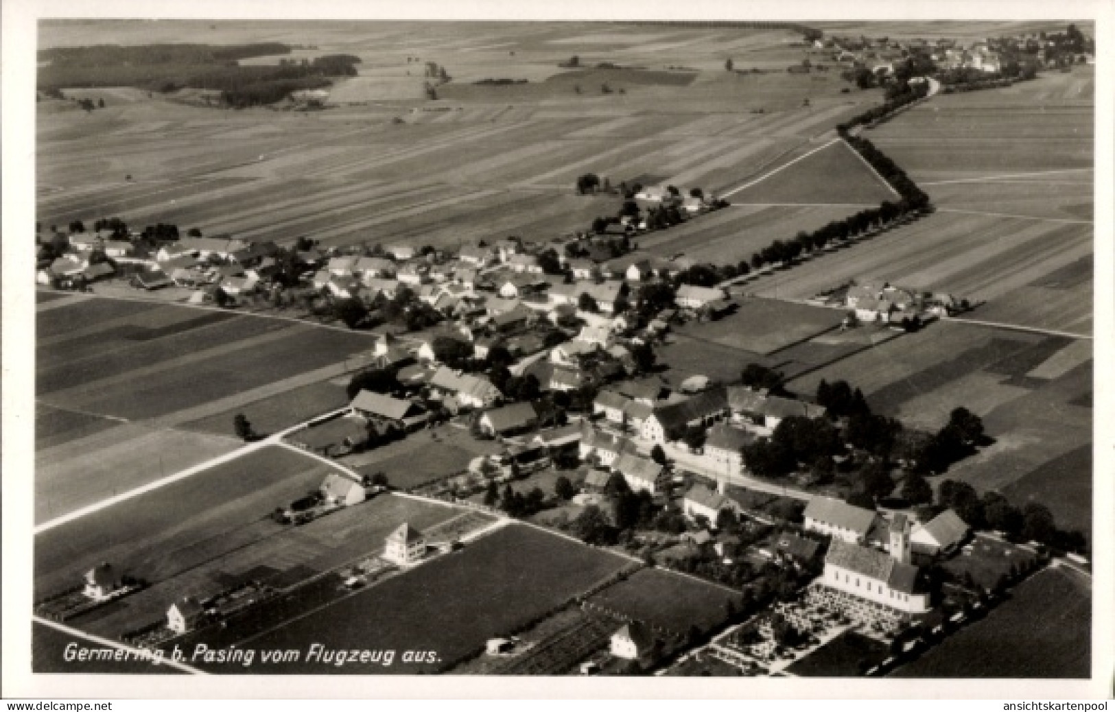 CPA Germering bei München, Luftaufnahme eines Dorfes, Felder, Wohnhäuser, Straßen