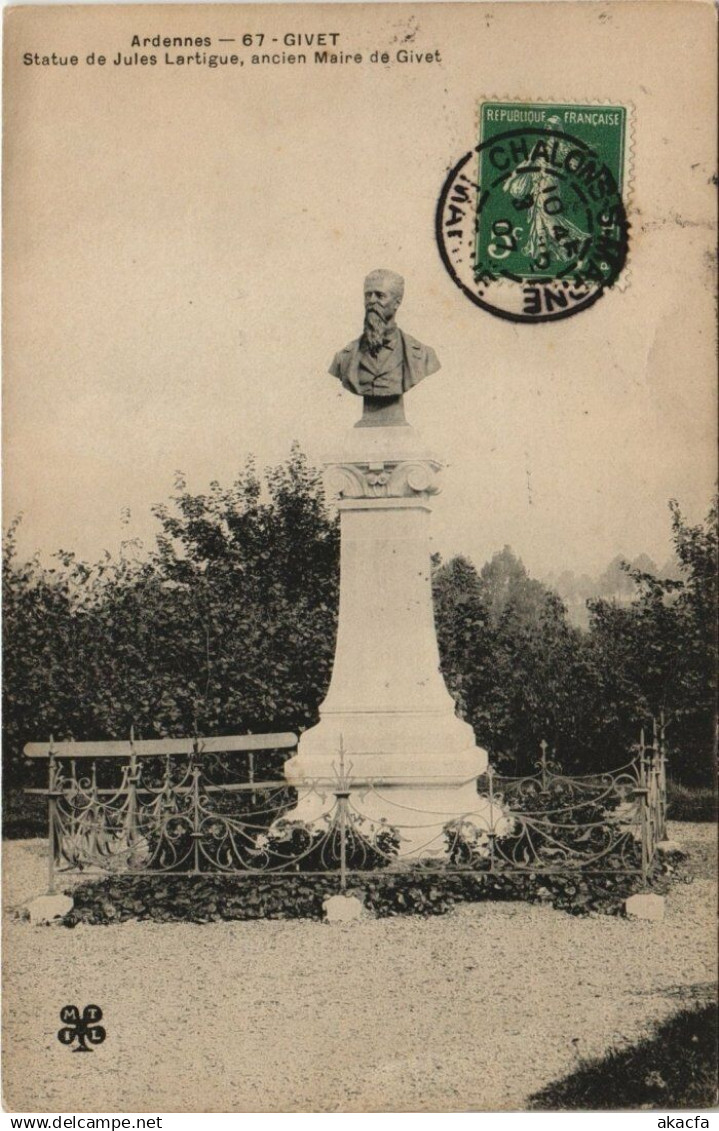 CPA GIVET - statue de jules lartigue ancien maire de GIVET (147845)