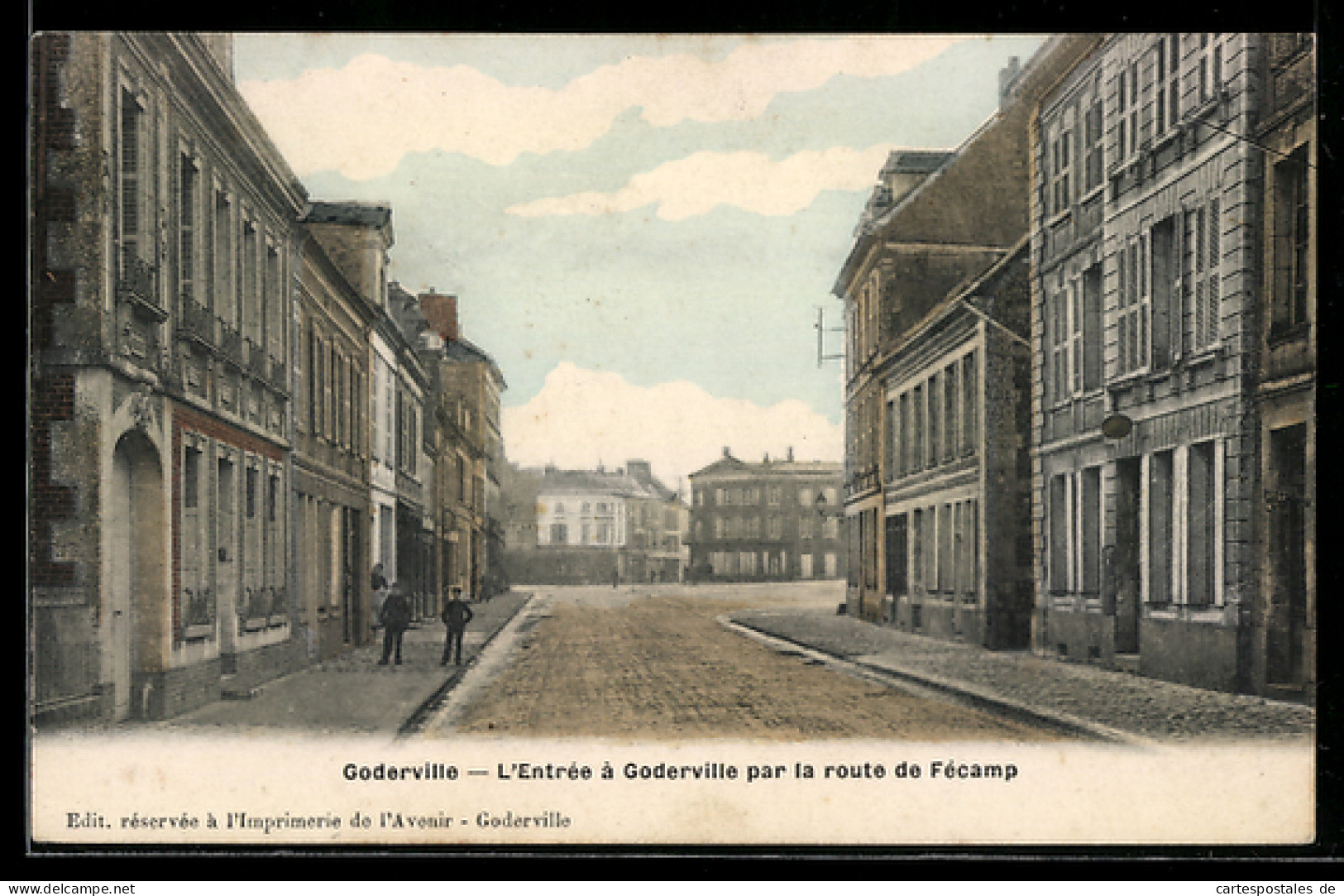 CPA Goderville, L`Entrée à Goderville par la route de Fécamp