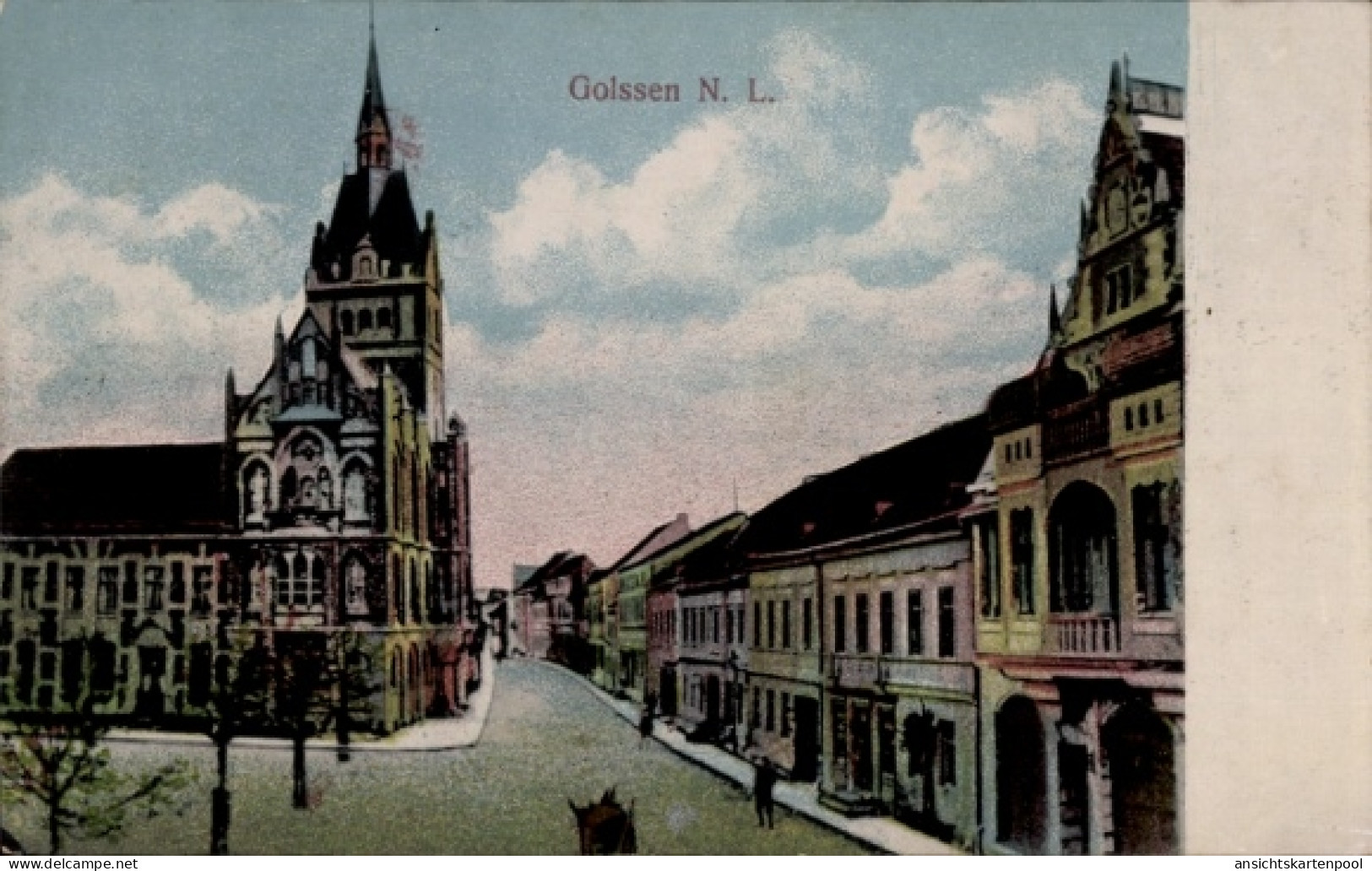 CPA Golßen in der Niederlausitz, Golssen N. L., Straßenansicht mit Kirche