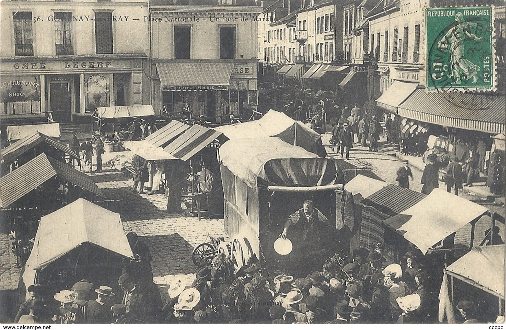 CPA Gournay-en-Bray Un jour de Marché
