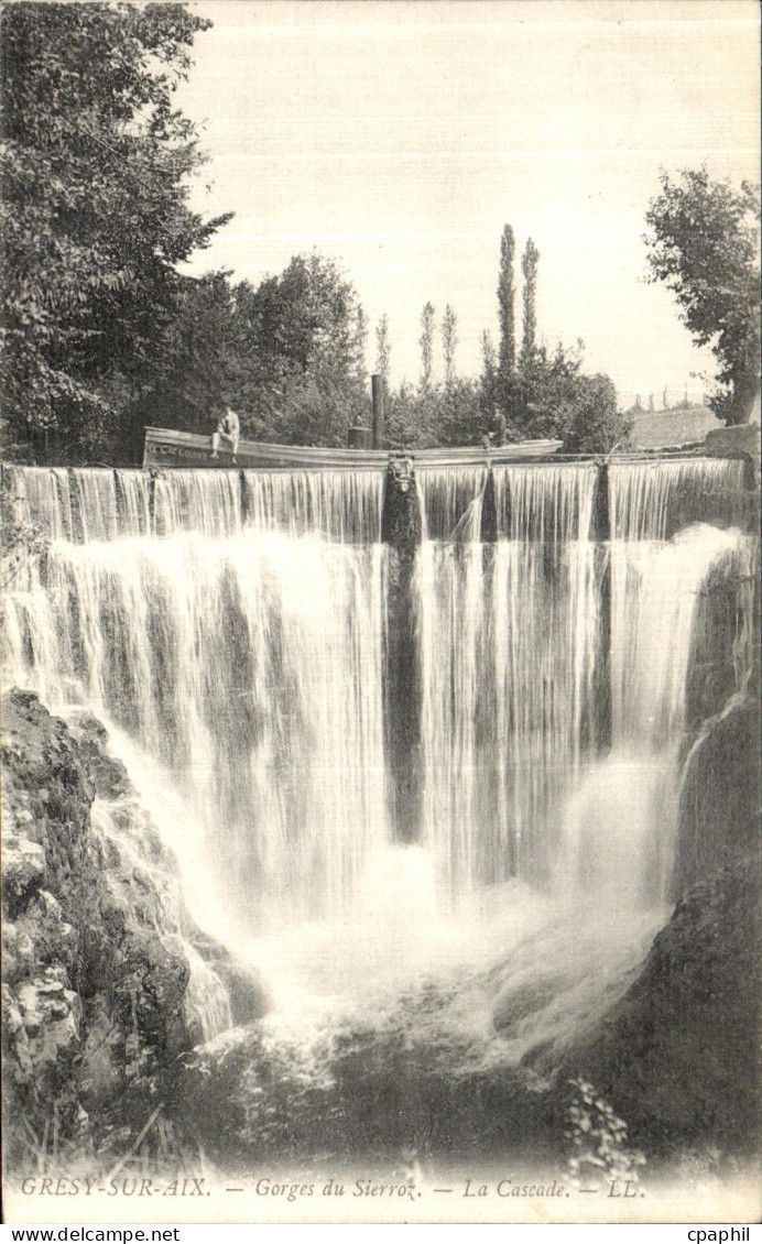 CPA Gresy Sur Aix Gorges du Sierroz La cascade Bateau