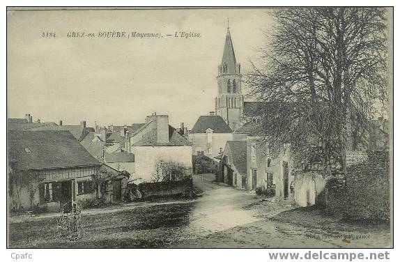 CPA GREZ EN BOUERE : EGLISE ET RUE