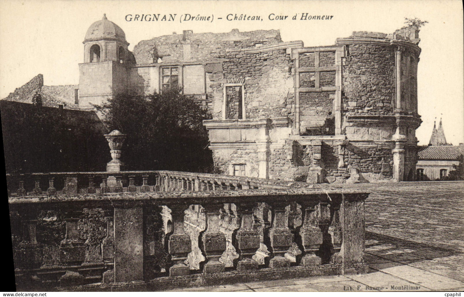 CPA Grignan Drome chateau Cour d'honneur