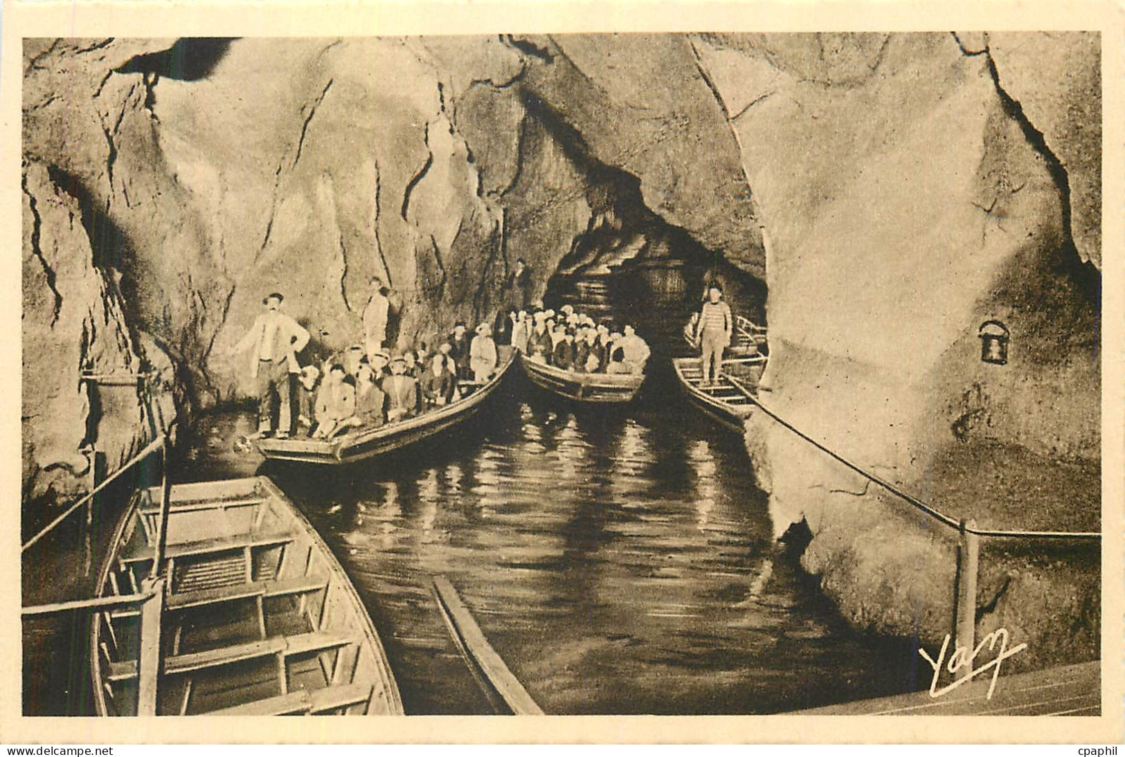 CPA Grottes de Betharram La riviere souteraine Silencieuse et Feerique