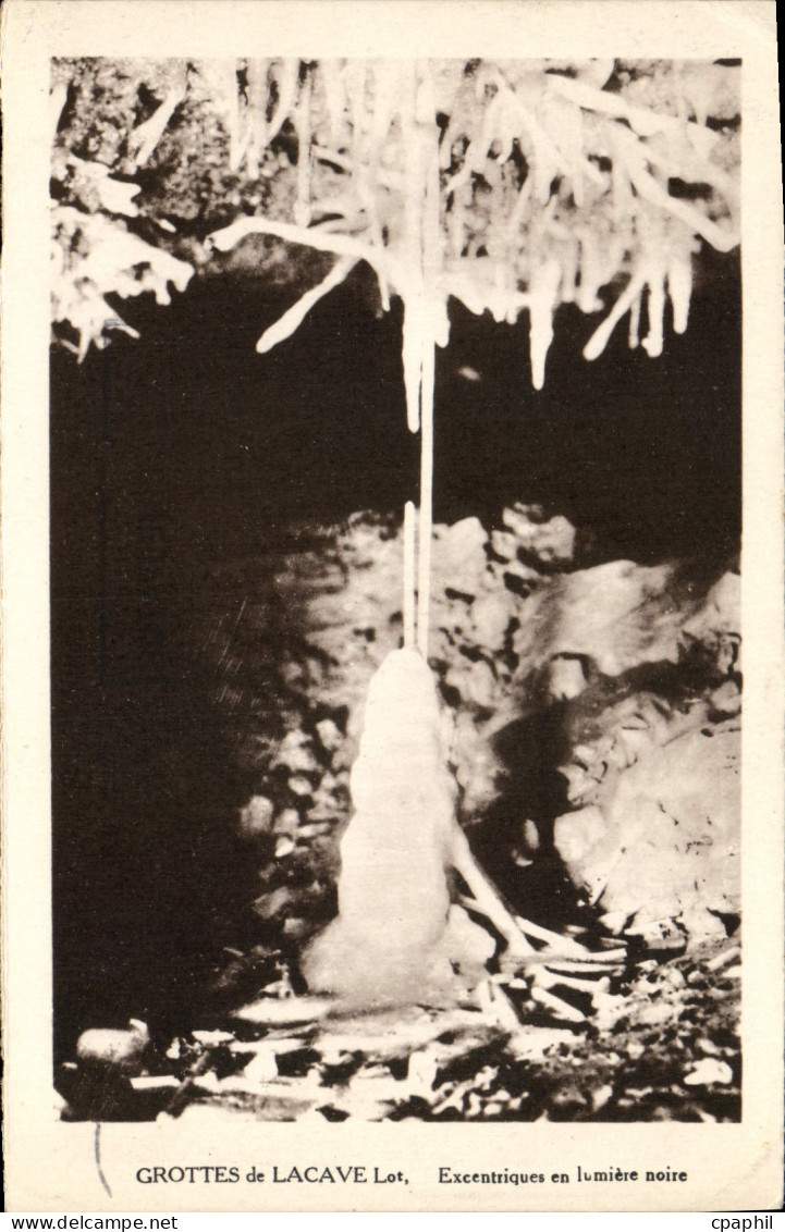 CPA Grottes De Lacave Excentriques en lumiere noire