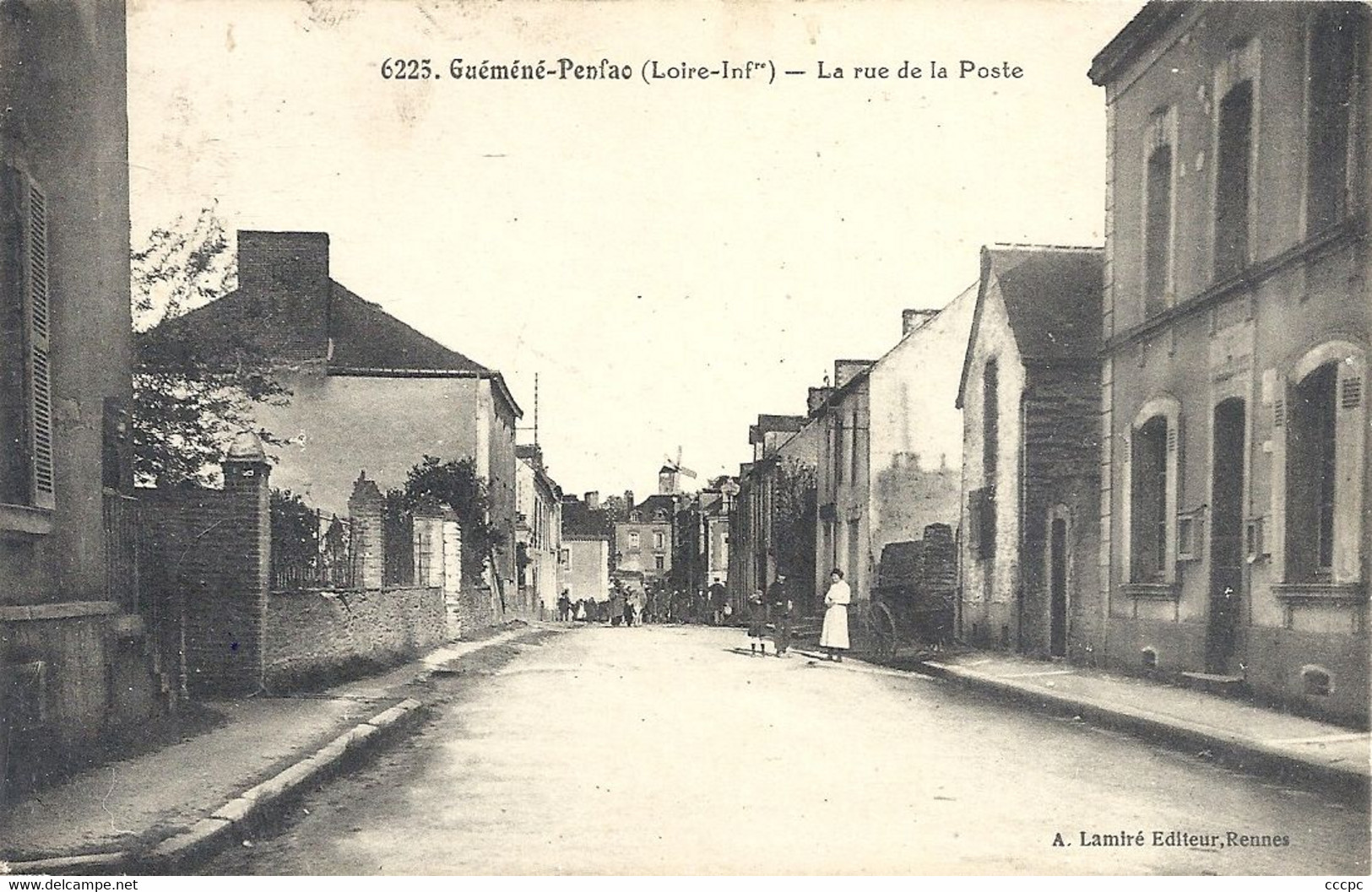 CPA Guéméné-Penfao La rue de la Poste