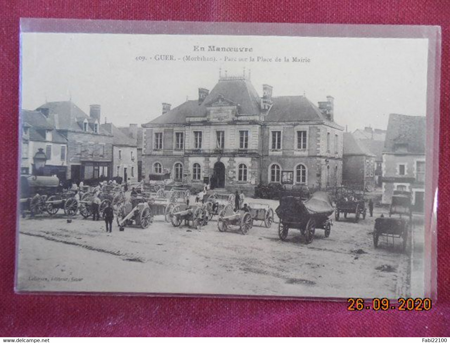CPA - Guer - Parc sur la Place de la Mairie