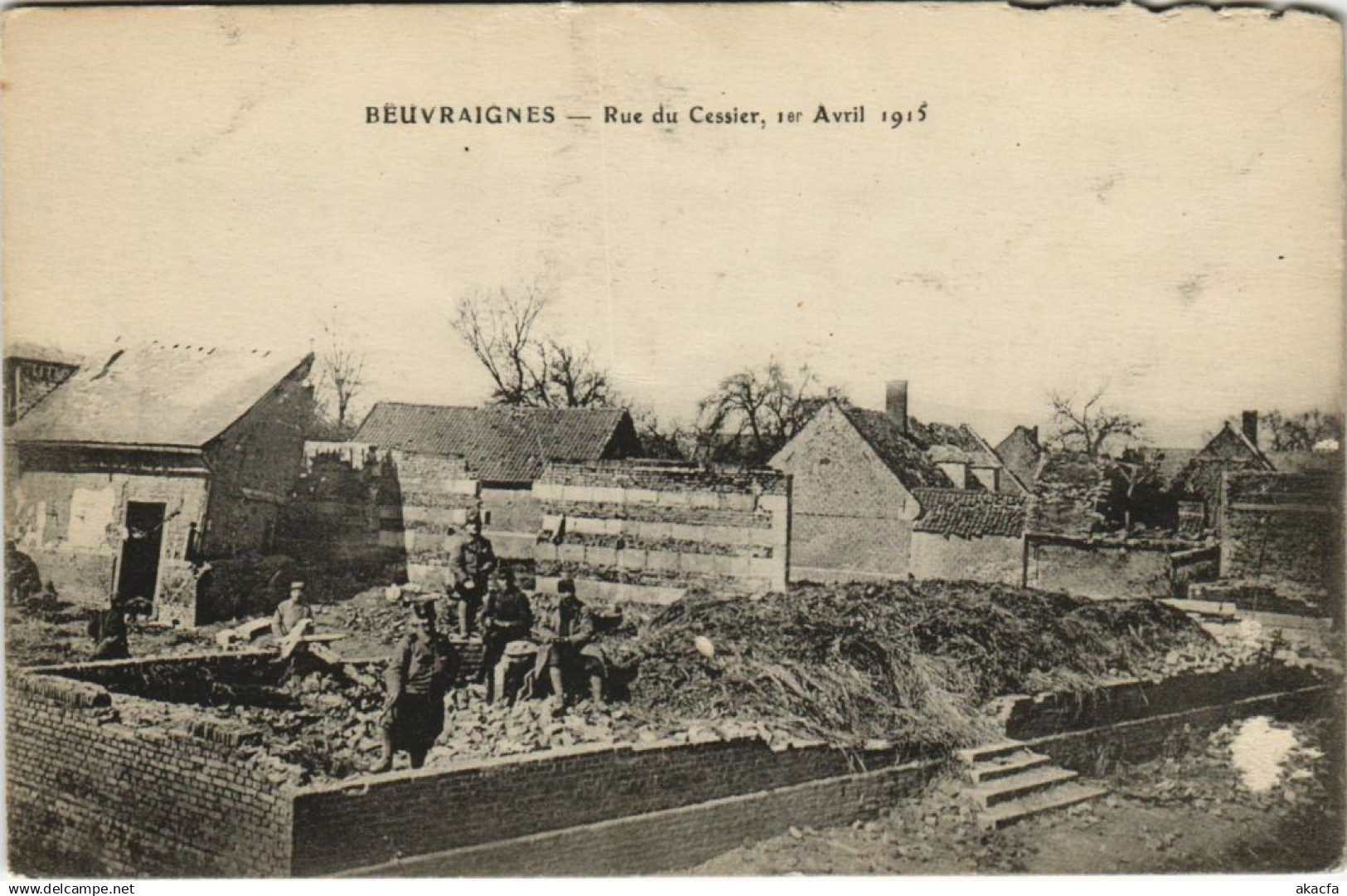 CPA Guerre BEUVRAIGNES Rue du Cessier soldats (25528)