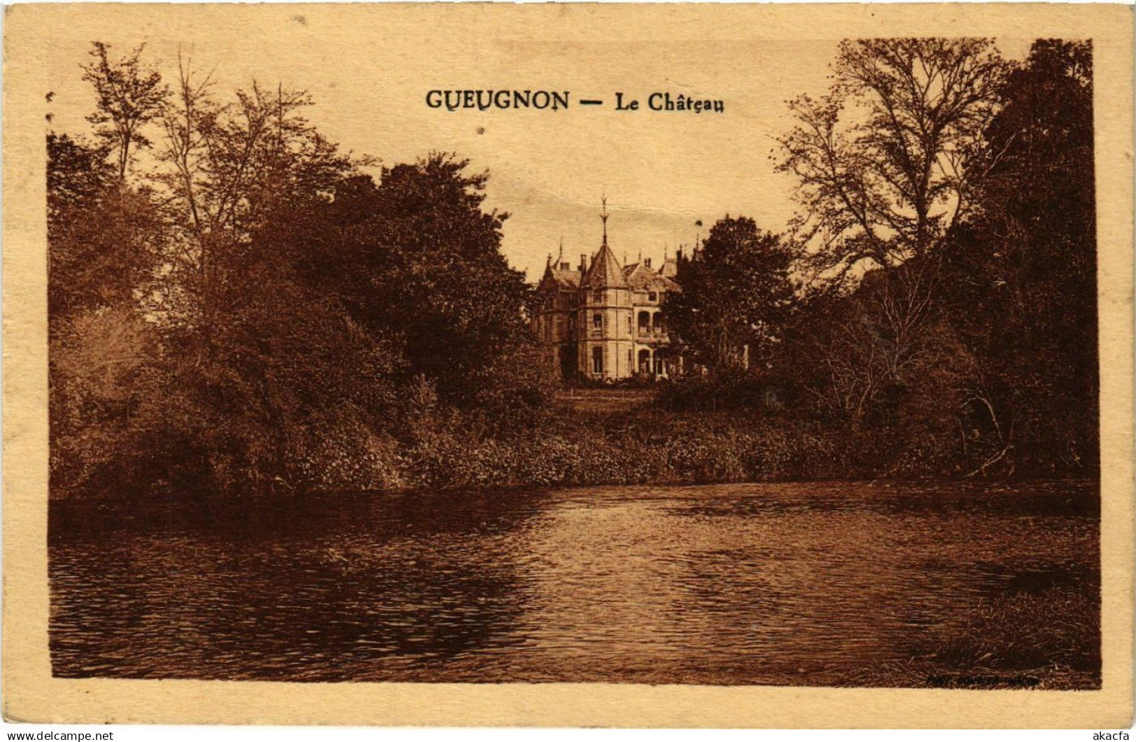 CPA GUEUGNON - Le Chateau (437240)
