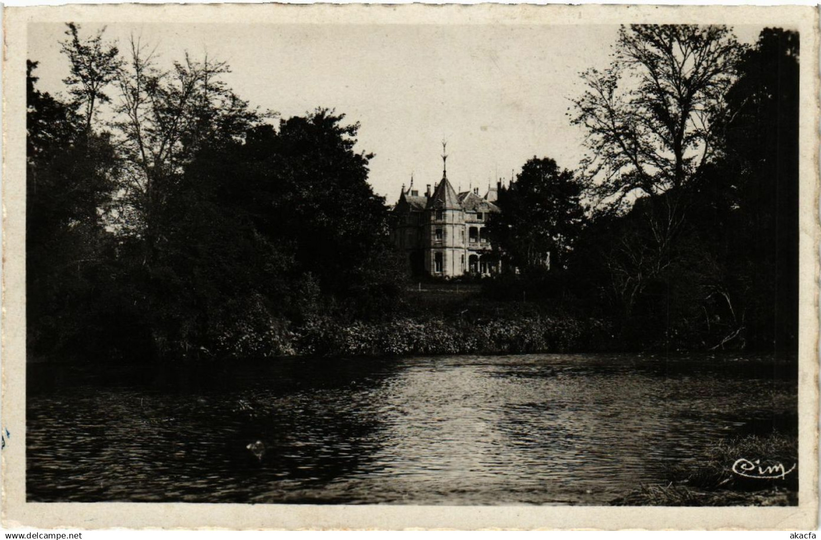 CPA GUEUGNON - Le Chateau (437278)