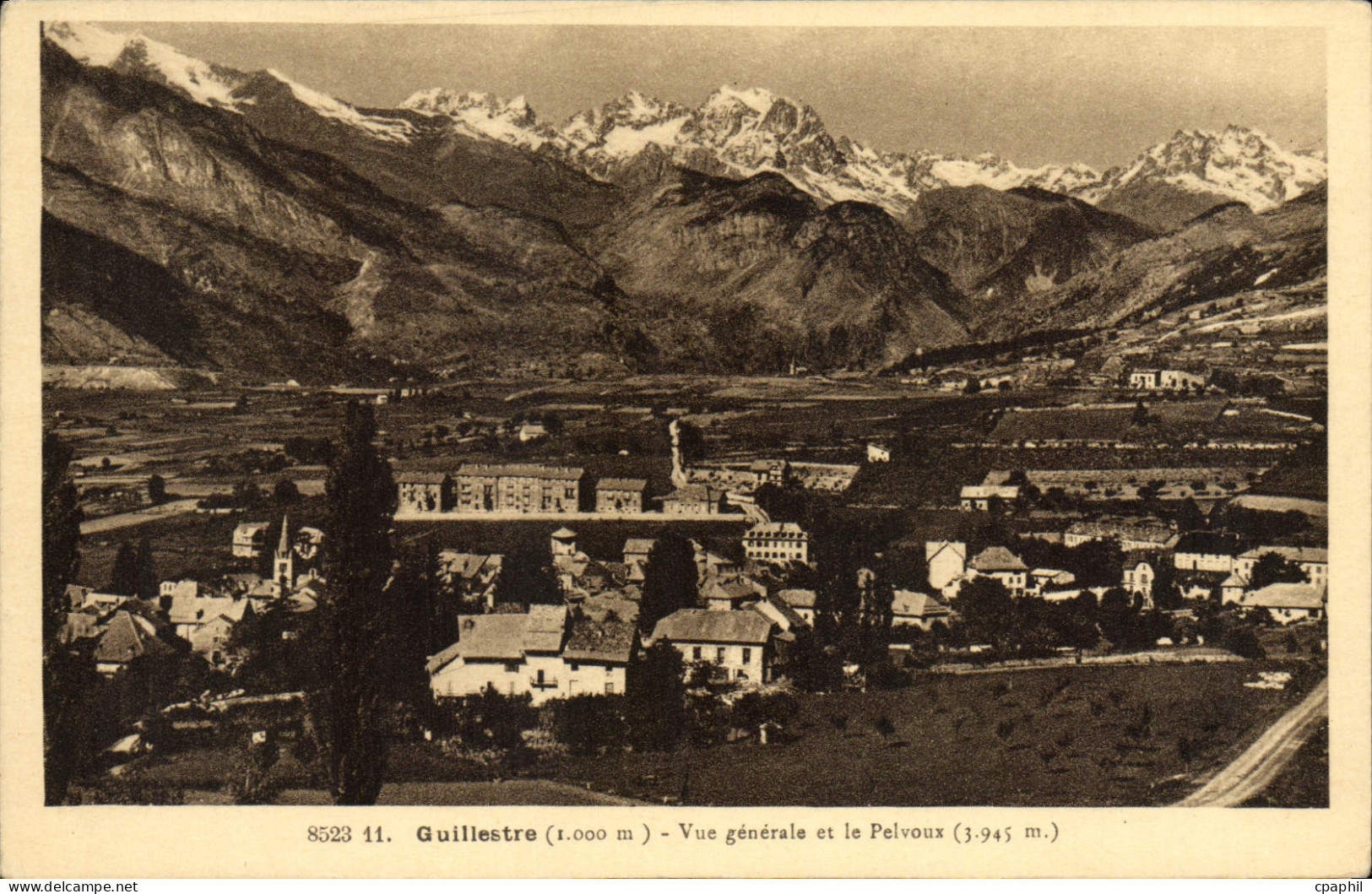 CPA Guillestre Vue Generale et le Pelvoux