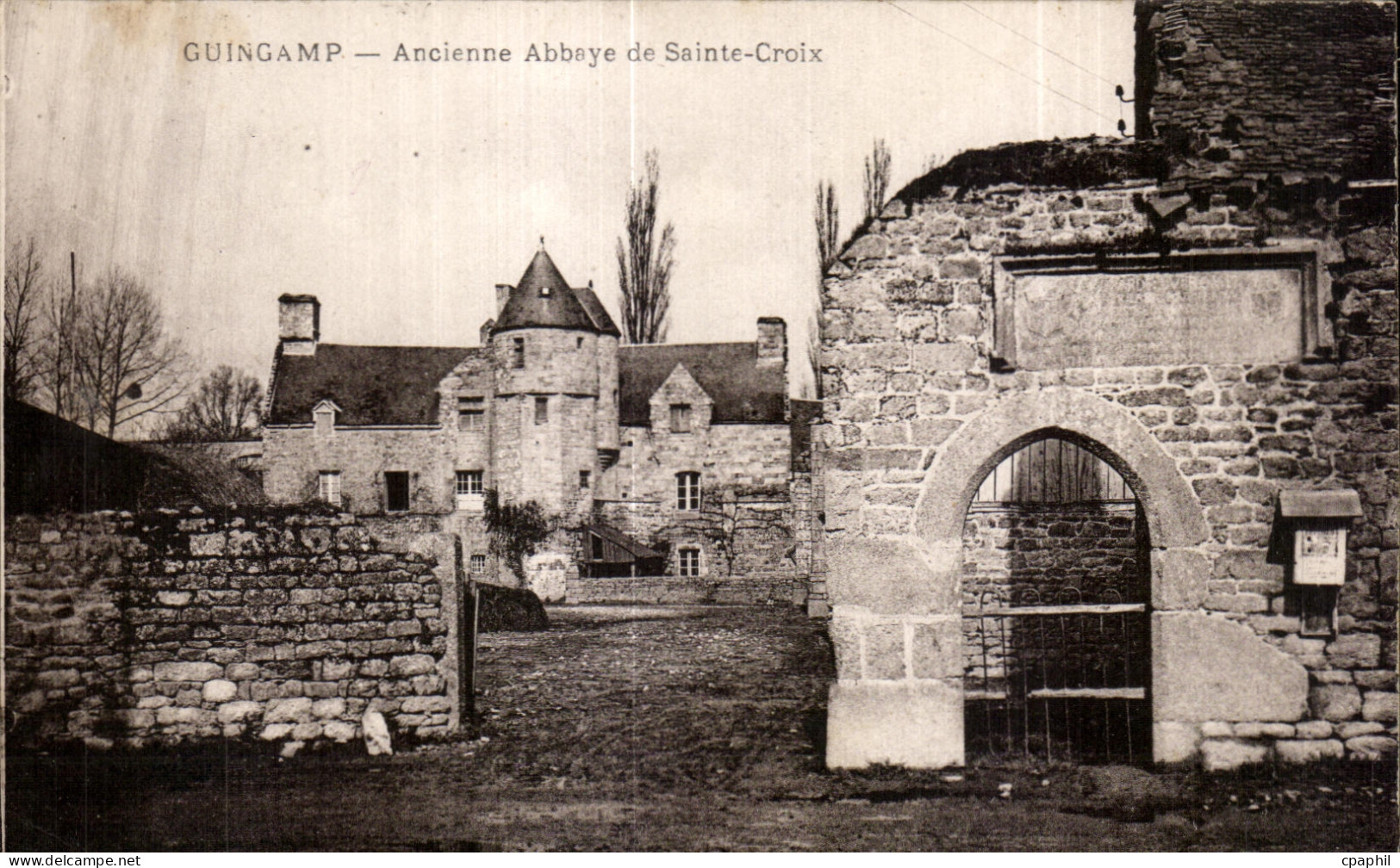 CPA Guingamp Ancienne Abbaye de Sainte Croix