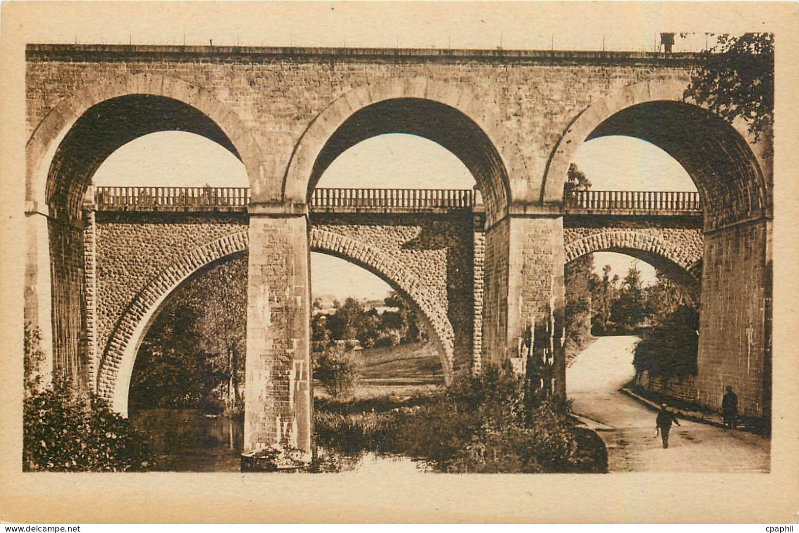 CPA Guingamp Les Viaducs