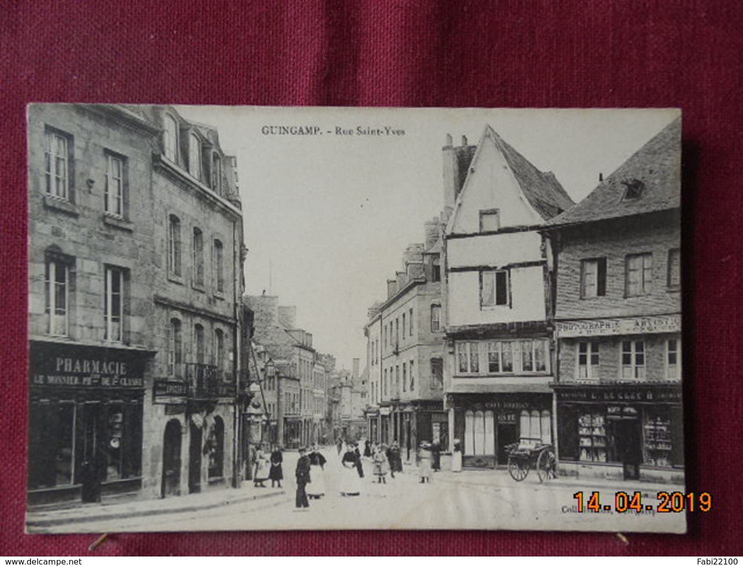CPA - Guingamp - Rue Saint-Yves