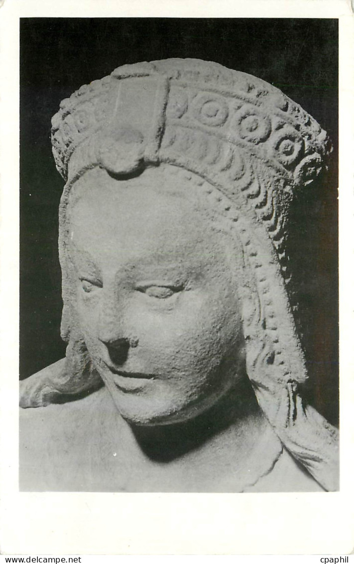 CPA Guiry en Vexin Seine et Oise Eglise Detail d'une statue