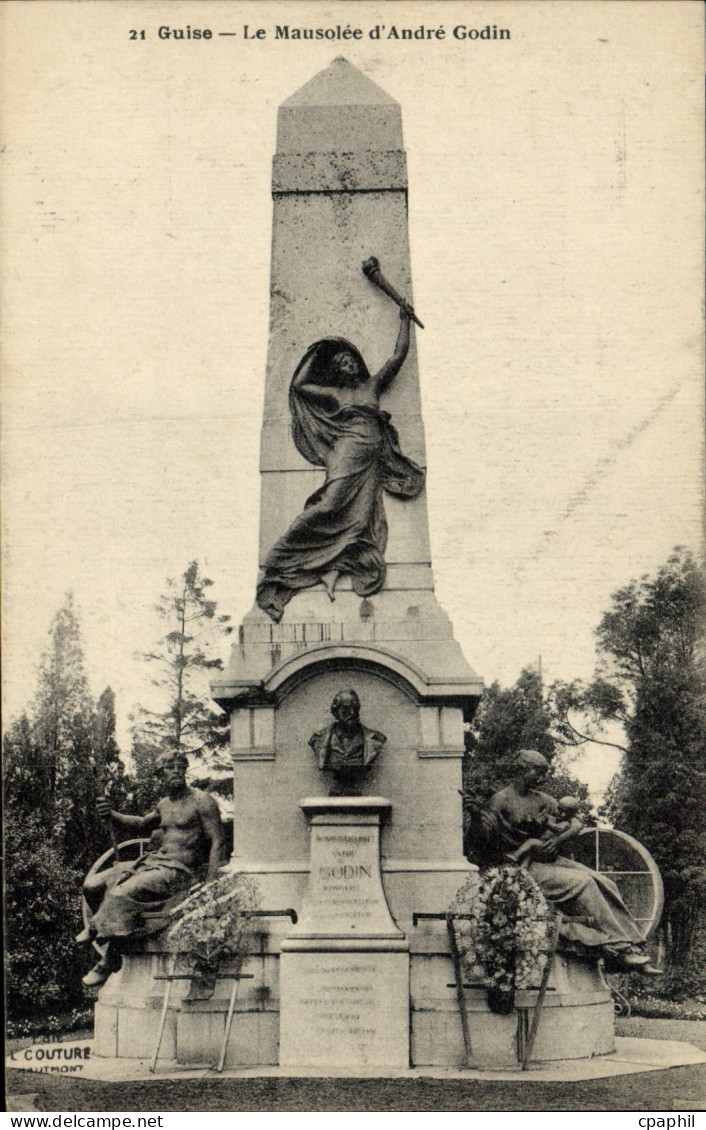 CPA Guise Le Mausolee d'Andre Godin