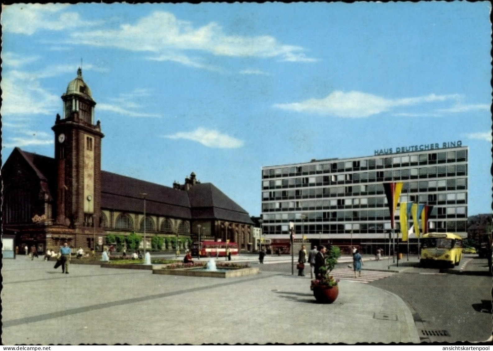 CPA Hagen in Westfalen, Haus Deutscher Ring, modernes Gebäude, historische Architektur, Persone...